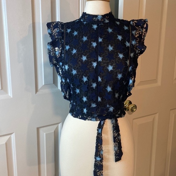 Willow & Clay Tops - Willow and Clay “Lace” Star ⭐️ Wrap Shirt Size Medium in Like New Condition